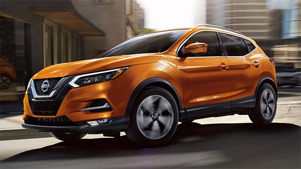 2022 Toyota Corolla Cross vs. 2022 Nissan Rogue Sport 1 2022 Nissan Rogue Sport